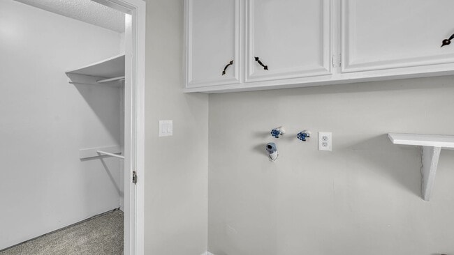 Foto del edificio - E 35th St Duplex