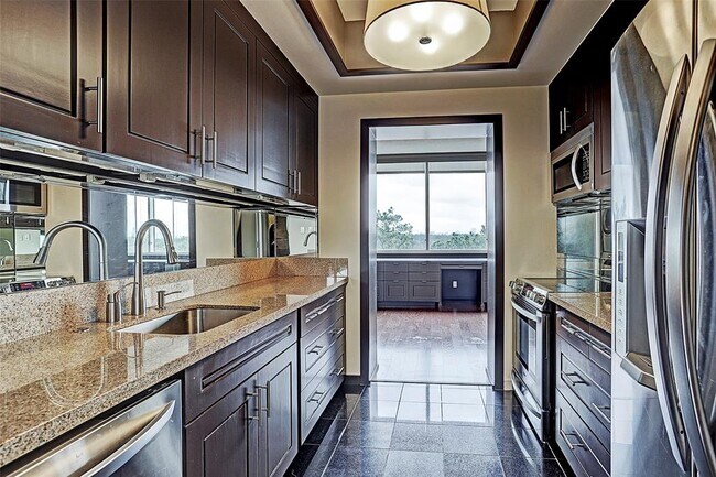 Foto del edificio - 121 N Post Oak Rd