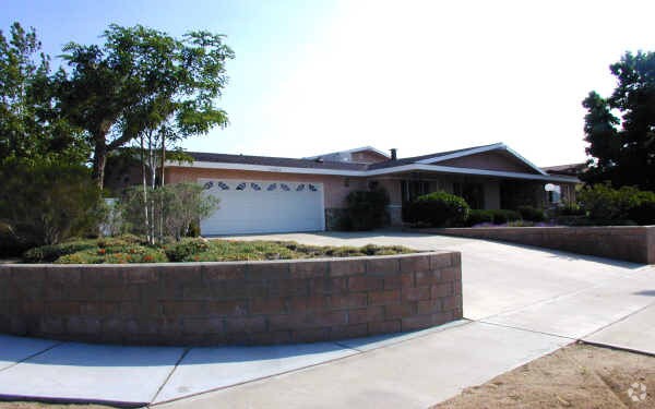 Building Photo - Le Barron Apartments