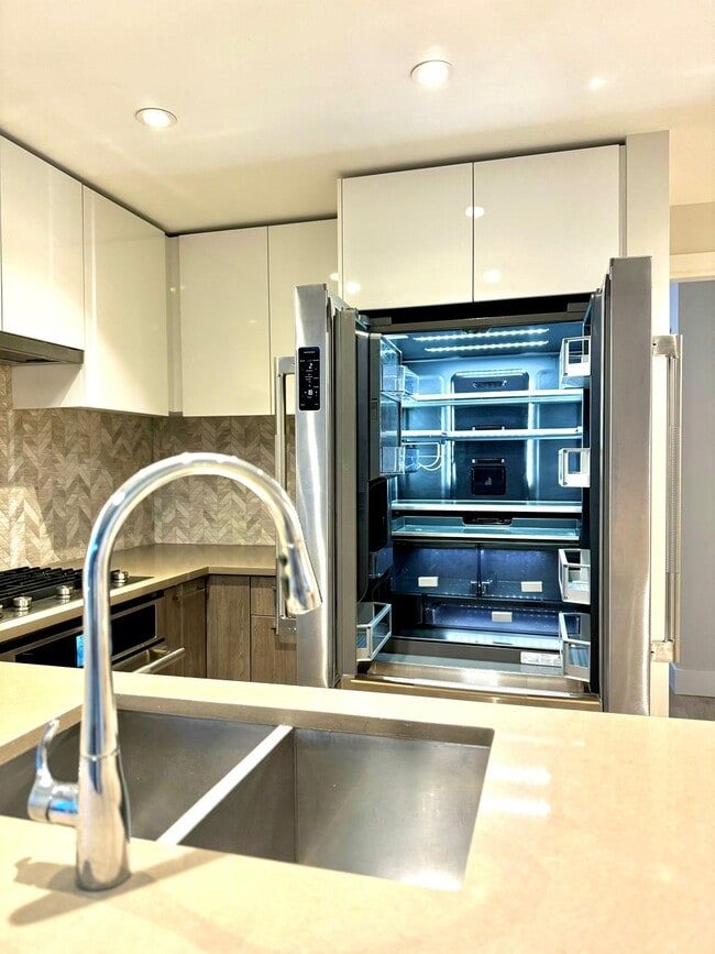 Building Photo - 8570 Rivergrass Dr