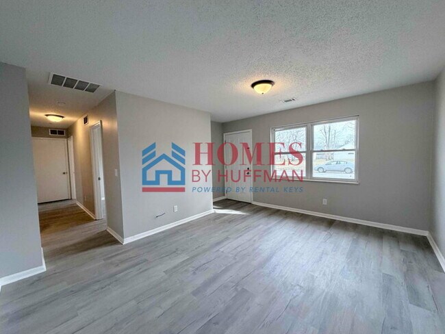 Foto del edificio - Three Bedroom House | Remodeled & Move in Ready