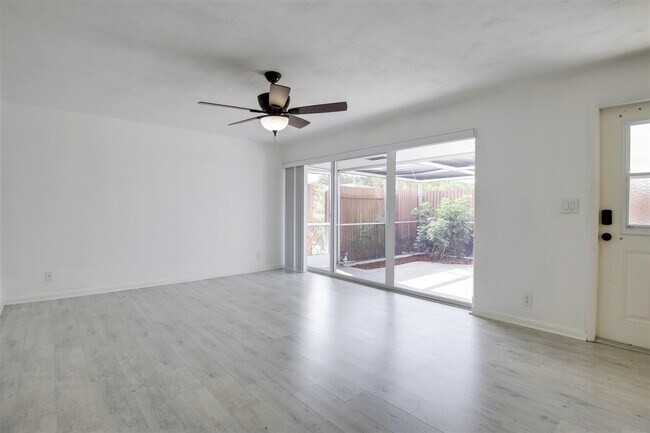 Foto del edificio - 124 West Ct