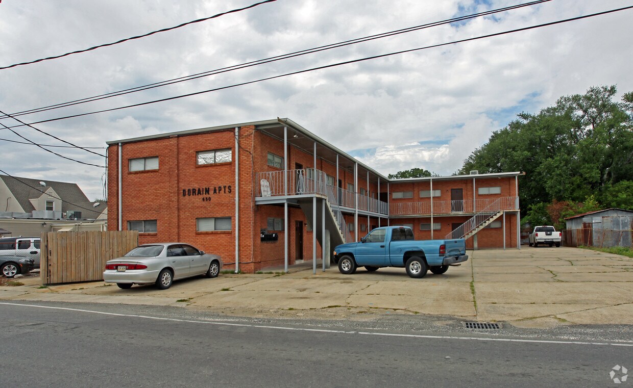Primary Photo - 650 Manhattan Blvd