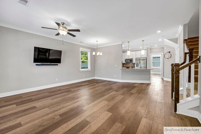 Building Photo - EXQUISITE TOWN HOME IN LAKE CAROLINA
