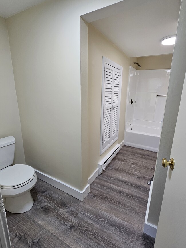 Building Photo - 20 Lounsbury Ave