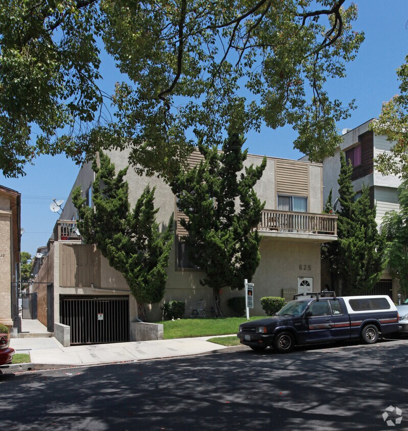 Foto principal - 625 E Santa Anita Ave