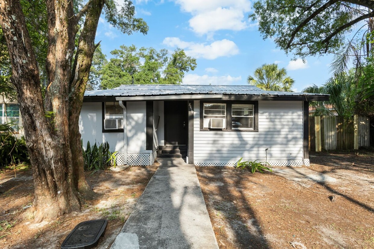 3bdrm/1bath Home with large fenced yard *... - 3bdrm/1bath Home with large fenced yard  *...