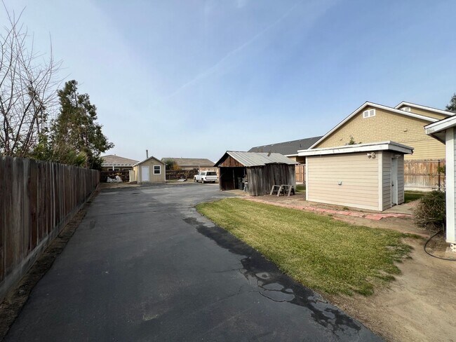 Foto del edificio - Nostalgic 3-bedroom Farmhouse in Hughson!