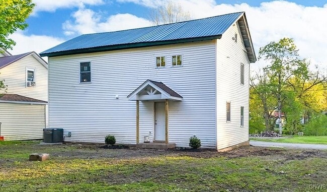 Building Photo - 9614 Maple Ave