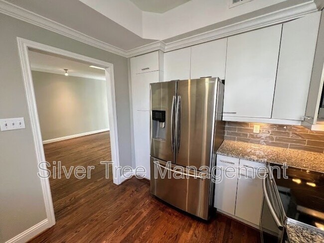 Building Photo - 4040 Avondale Ave