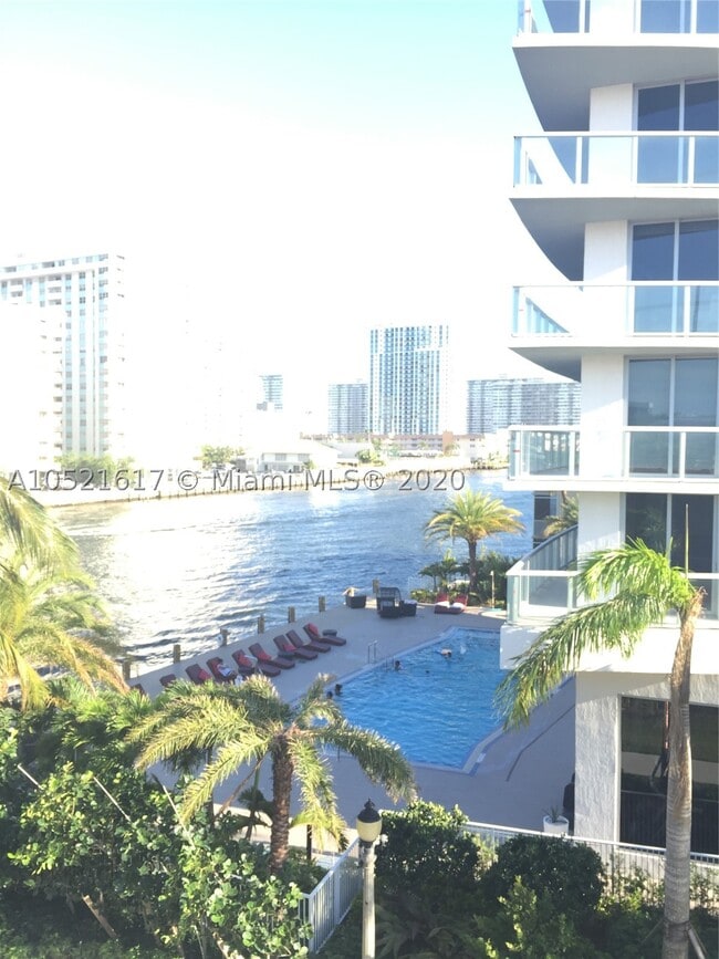 Building Photo - 2600 Hallandale Ave
