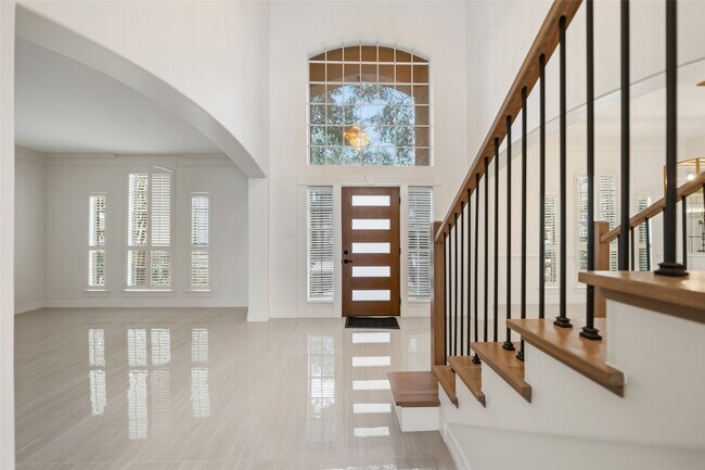 Foto del edificio - 5622 Lake Pl Dr