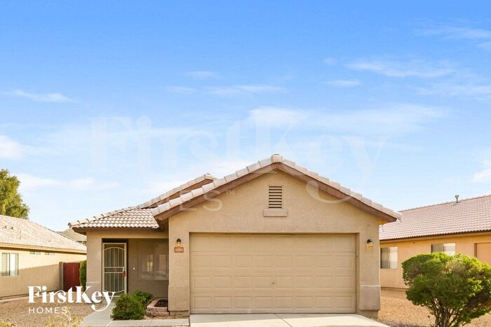 Foto principal - 10894 W Alvarado Rd