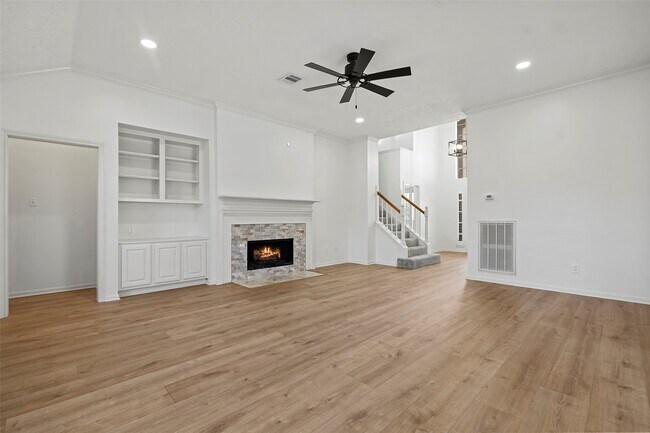 Foto del edificio - 15106 Vista Heights Dr