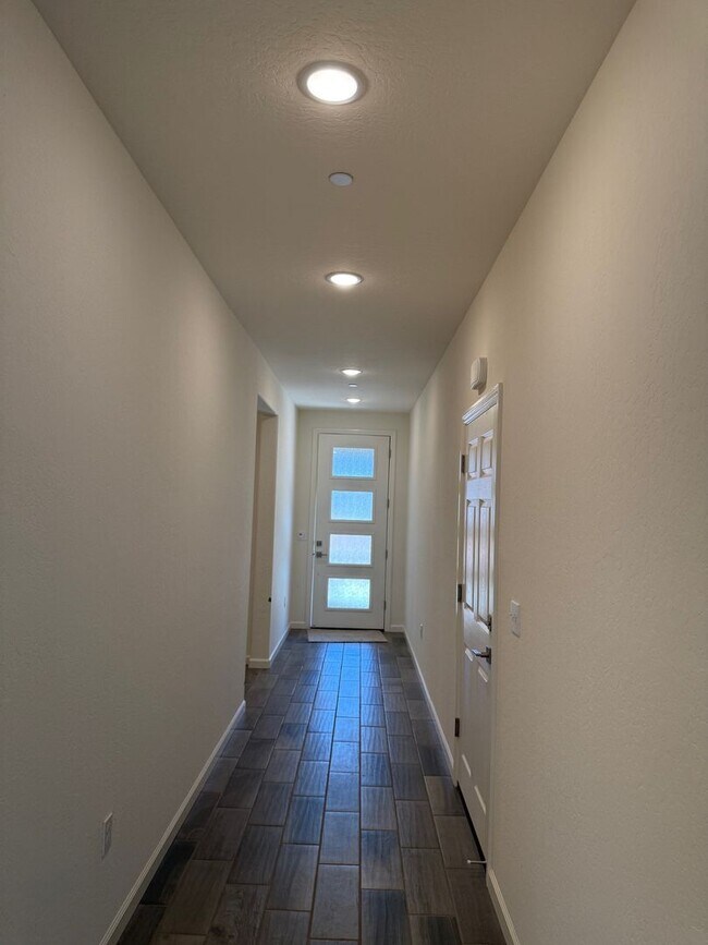 Foto del edificio - Stunning New Construction Home with Designer Touches!