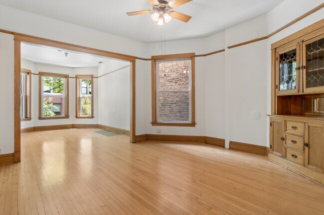Foto del edificio - 2838 N Sheffield Ave