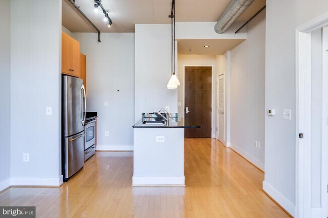 Building Photo - 520 John Carlyle St