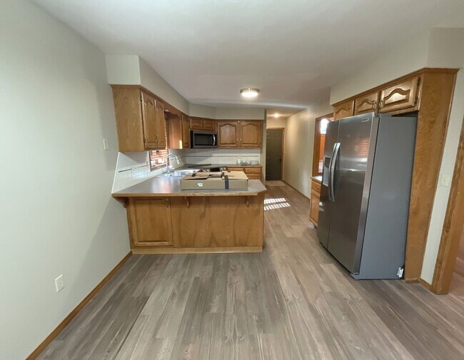 Building Photo - LEASING