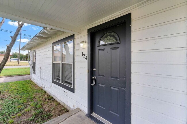 Foto del edificio - Cozy 2 Bedroom 1 Bath Duplex in Cleburne T...