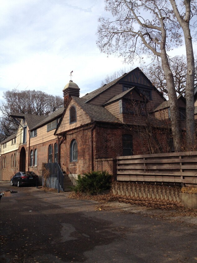 476 Summit Ave Unit Mansion One Bedroom, Saint Paul, MN 55102 Condo