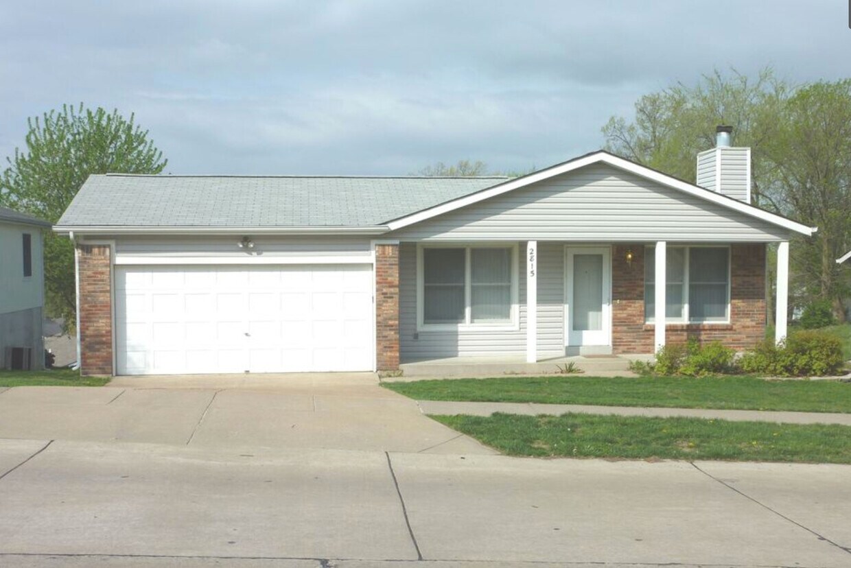 2815 Rose Acres Ln, Maryland Heights, MO 63043 House Rental in Maryland Heights, MO