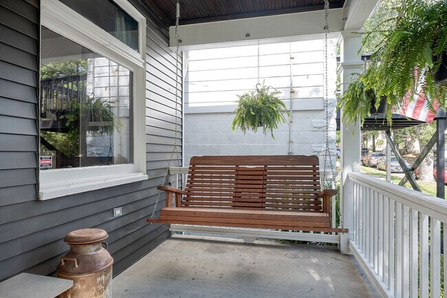 Foto del edificio - U.S. Open Week Rental – 0.8 Miles from Oak...