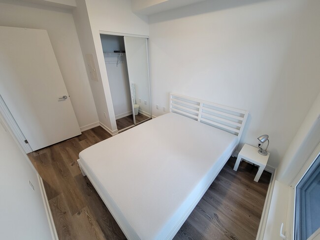 Photo du bâtiment - 395 Square One Dr