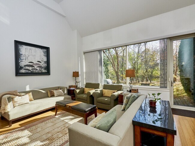 Foto del edificio - 290 Pleasant St