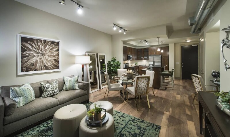 Foto principal - 929 N Broadway