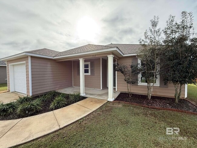 Building Photo - 912 Sentinel Cir