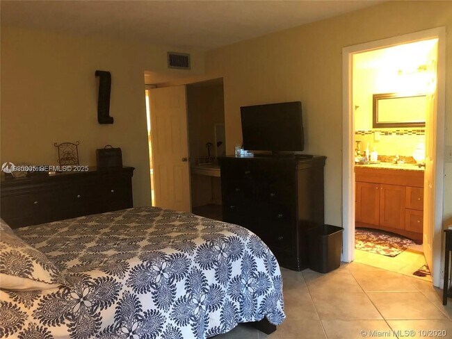 Foto del edificio - 9440 SW 8th St