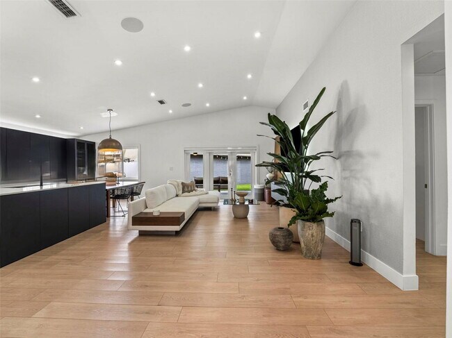 Foto del edificio - 7753 NW 189th St