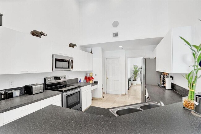 Foto del edificio - 6512 NW 54th Ct