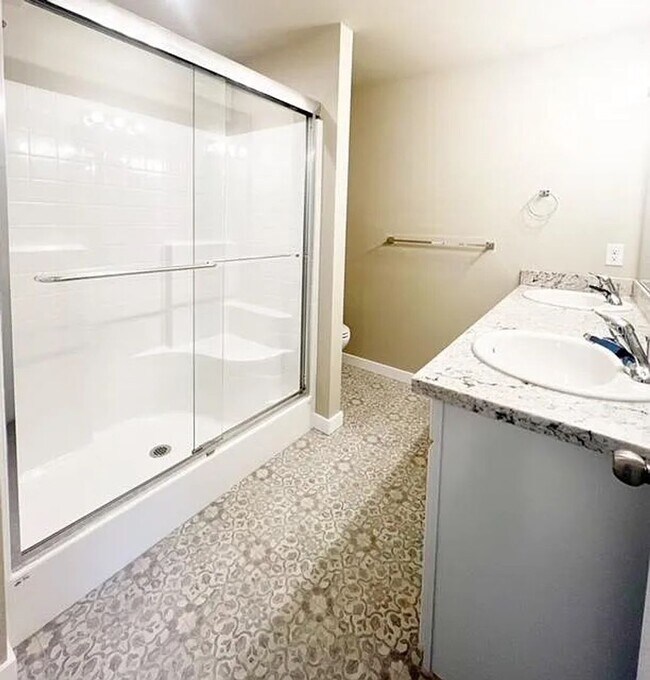 Foto del edificio - Modern 3BR / 2.5BA Townhome in Port Orchard – Spacious, Bright, and Conveniently Located