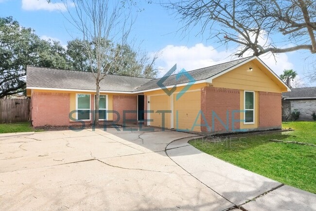 Building Photo - REDUCED!