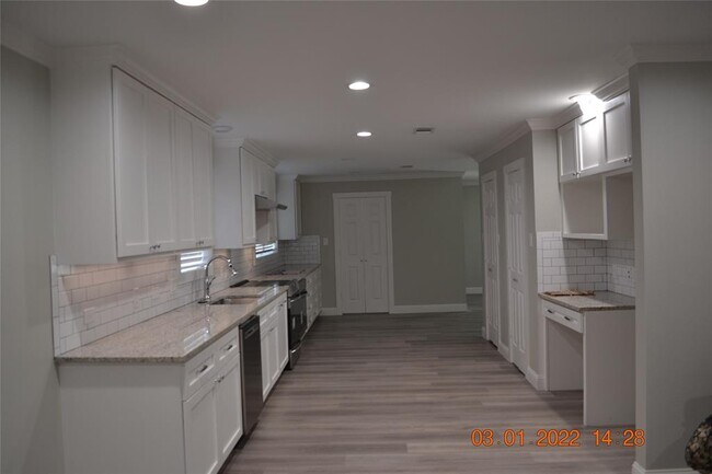 Building Photo - 14923 Perthshire Rd