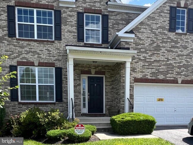 Building Photo - 608 Victorianna Dr