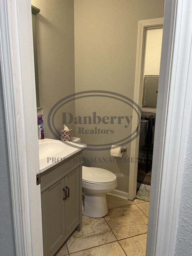 Foto del edificio - 6051 Graystone Dr