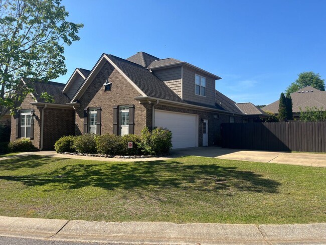 Foto del edificio - Beautiful 5 Bed 3 Bath Home! Fall 2026!