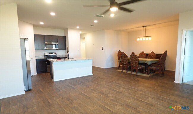 Foto del edificio - 348 Desert Willow