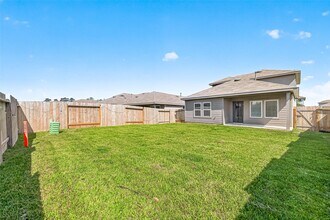 Building Photo - 5442 Pinetree Cres Ln
