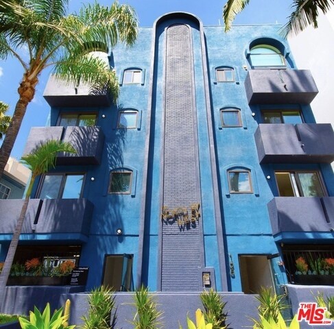 Foto principal - 135 N Doheny Dr