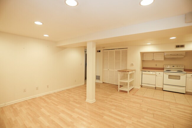 Foto del edificio - 3716 N Wayne Ave