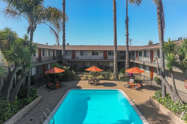 Building Photo - Hacienda Hamilton