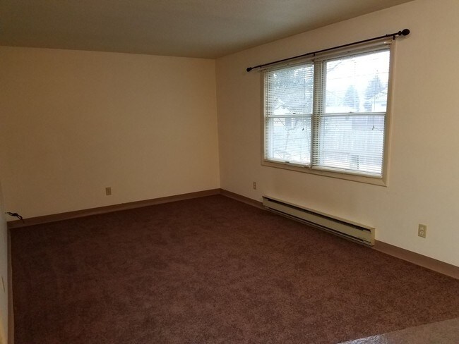 Building Photo - 122 E High St