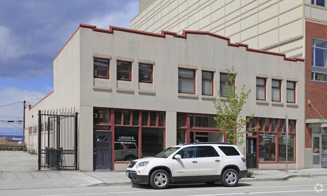 Building Photo - 2806-2808 Hoyt Ave