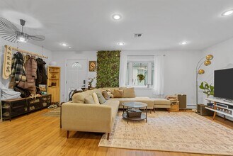 Building Photo - 515 44th St