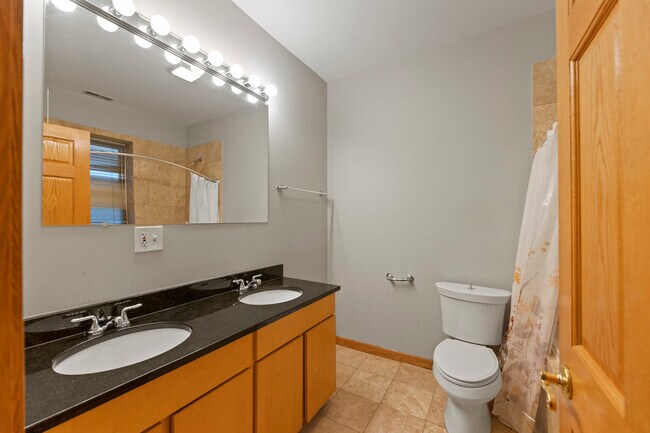 Building Photo - 6426 S Kenwood Ave