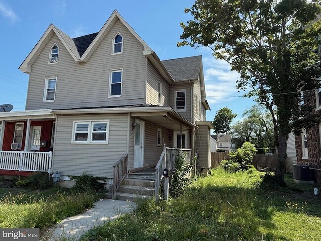 Building Photo - 16 Delsea Dr N