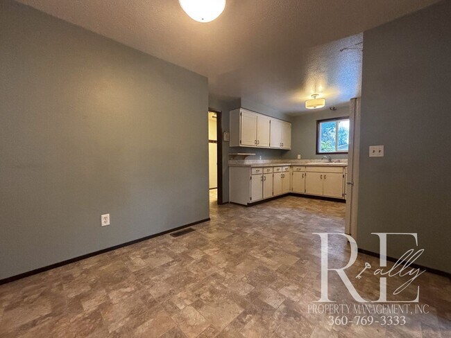 Foto del edificio - Cozy 3-Bedroom Home in Desirable Poulsbo Neighborhood